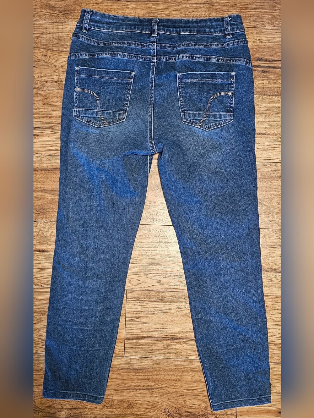 Charlue B Jeans - Picture 5 of 6